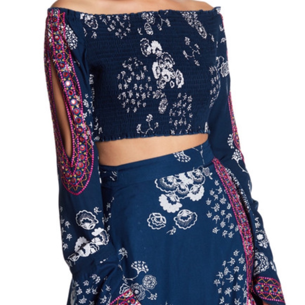 NWT RAGA Bell Sleeve Crop Top